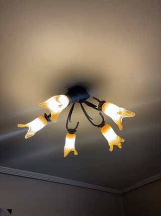 Lámpara de techo de metal y cristal