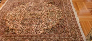 Alfombra de lana con diseño oriental