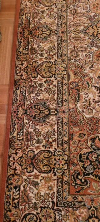 Alfombra de lana con diseño oriental