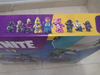 LEGO Fortnite Battle Bus. Lego 77073