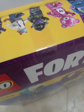 LEGO Fortnite Battle Bus. Lego 77073