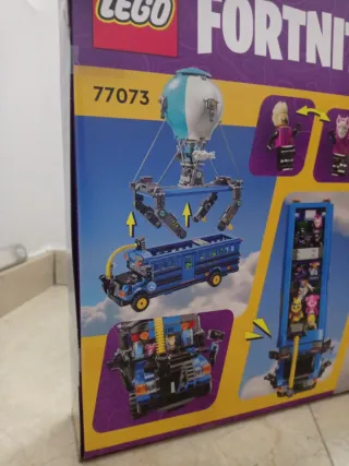 LEGO Fortnite Battle Bus. Lego 77073