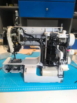 Máquina de coser Jaguar 383