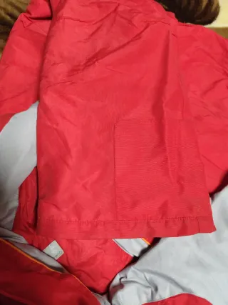 Mono de esquí rojo y gris T8 + manoplas a juego