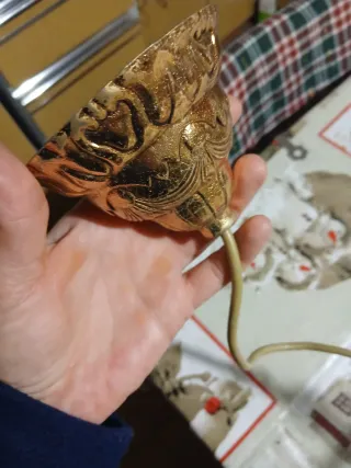 Lampadario dorato pesante in metallo