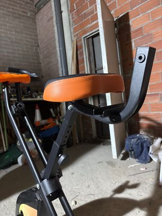 Bicicleta Estática Naranja y Negra Marca Gridinlux