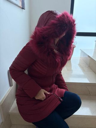 Chaquetón rojo con capucha