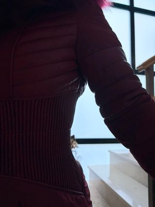 Chaquetón rojo con capucha