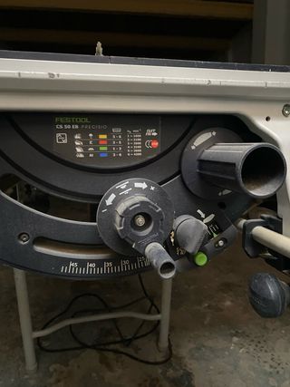 Mesa de trabajo profesional con sierra circular