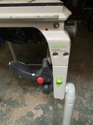 Mesa de trabajo profesional con sierra circular