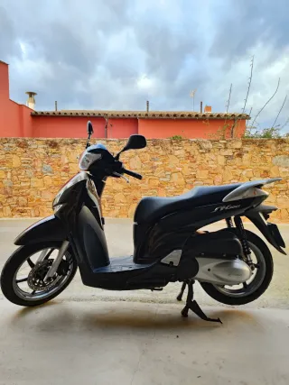 Honda SH 300i (22.728 km reals)