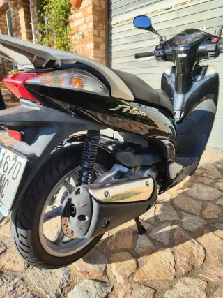 Honda SH 300i (22.728 km reals)