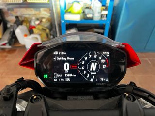 Ducati Monster 937 (95cv).