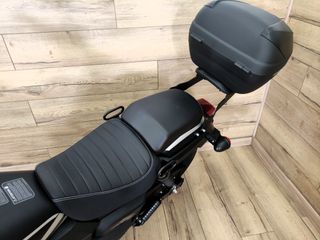 UM RENEGADE VEGAS 300