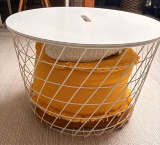 Mesa redonda almacenaje salón