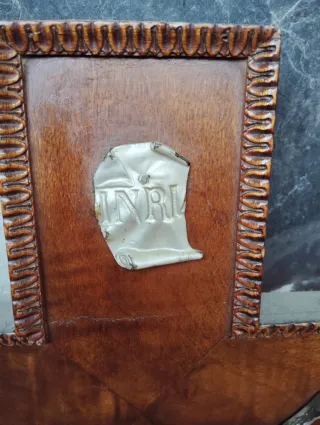 Cruz de madera con figura de Cristo