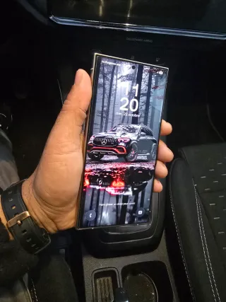 Samsung Galaxy S24 Ultra GOLD Con Auriculares.