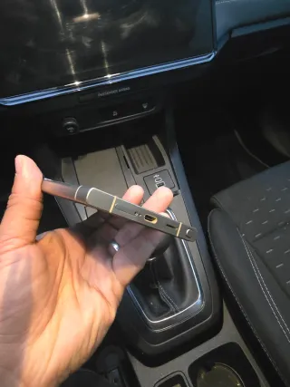 Samsung Galaxy S24 Ultra GOLD Con Auriculares.