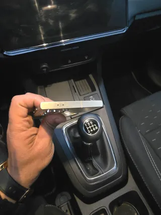 Samsung Galaxy S24 Ultra GOLD Con Auriculares.