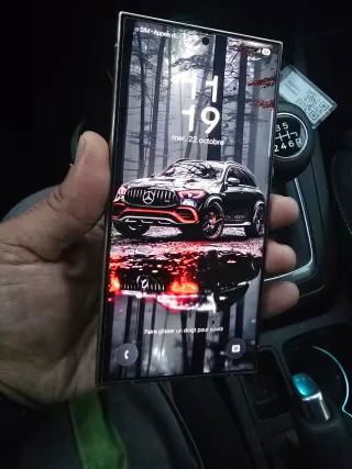 Samsung Galaxy S24 Ultra GOLD Con Auriculares.