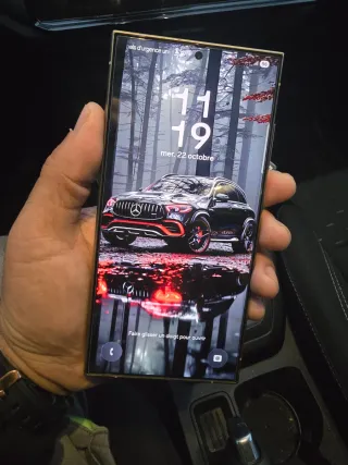 Samsung Galaxy S24 Ultra GOLD Con Auriculares.