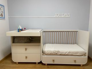 Cuna y cambiador bebé