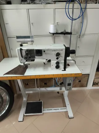 Máquina de coser triple arrastre