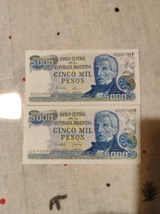 Due Banconote da 5000 Pesos Argentini