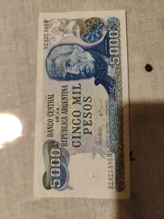 Due Banconote da 5000 Pesos Argentini