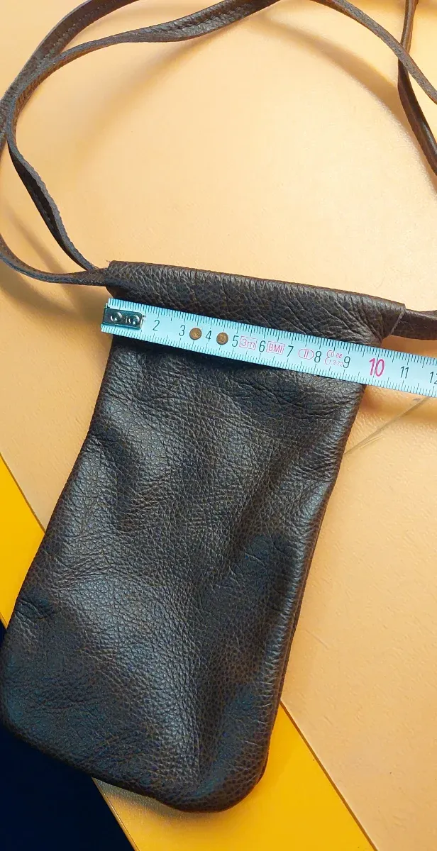 Tracolla in pelle portacellulare