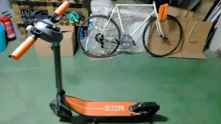 Patinete Eléctrico Olsson con papeles.