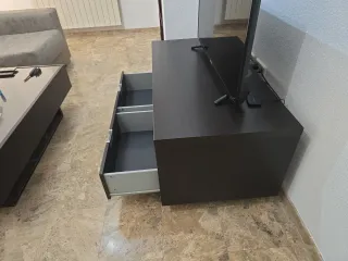 Mesa TV salón con ruedas