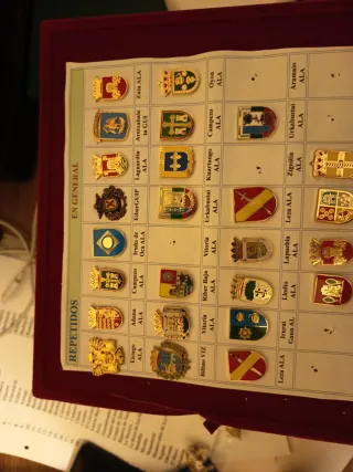 Lote de pins heráldicos