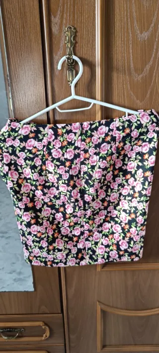 Falda zara floral drapeada