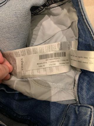 Pantalones pitillo con detalle de encaje