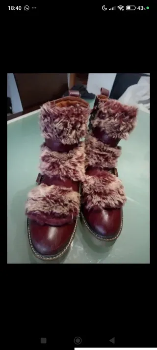 Botas de mujer con pelo y hebilla