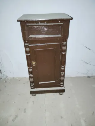 Mesilla alta antigua de madera