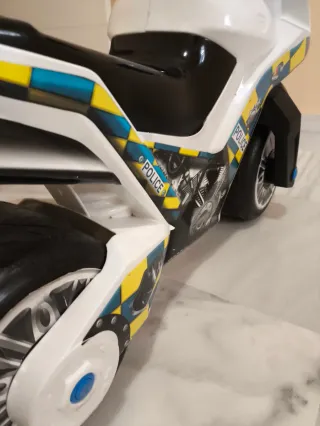 Moto correpasillos policía