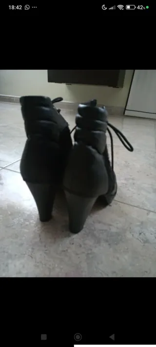 Botín mujer tacón negro