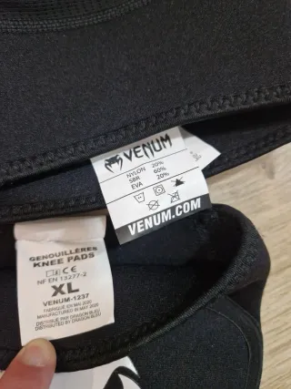 Rodilleras Venum negras