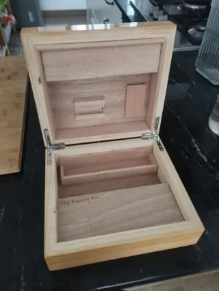Caja de madera para liar tabaco