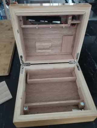 Caja de madera para liar tabaco