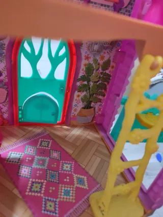 Casa de muñecas con accesorios