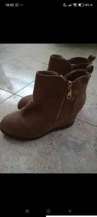 Botas de mujer marrones con cremallera