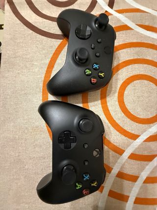 Xbox Series X + 2 mandos + cargador + red dead 2