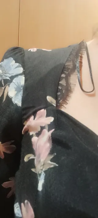 Vestido Springfield floral negro talla S