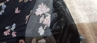 Vestido Springfield floral negro talla S