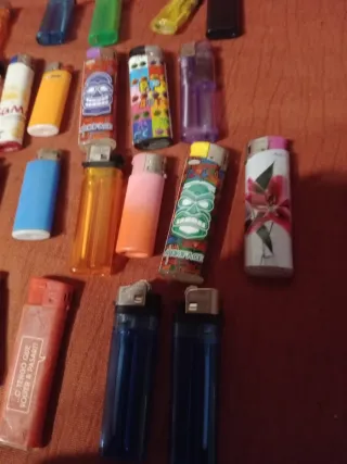 LOTE DE 30 ENCENDEDORES VARIOS TIPOS