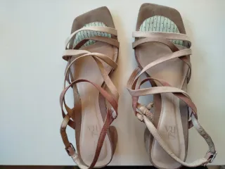 Sandalias tacón beige y rosa