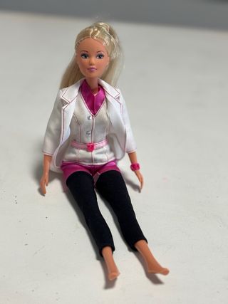 Ambulancia Barbie junto clínica + 1 Muñeca Barbie.